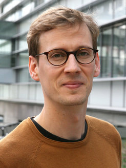 <strong>Dr. Christian Helker</strong>